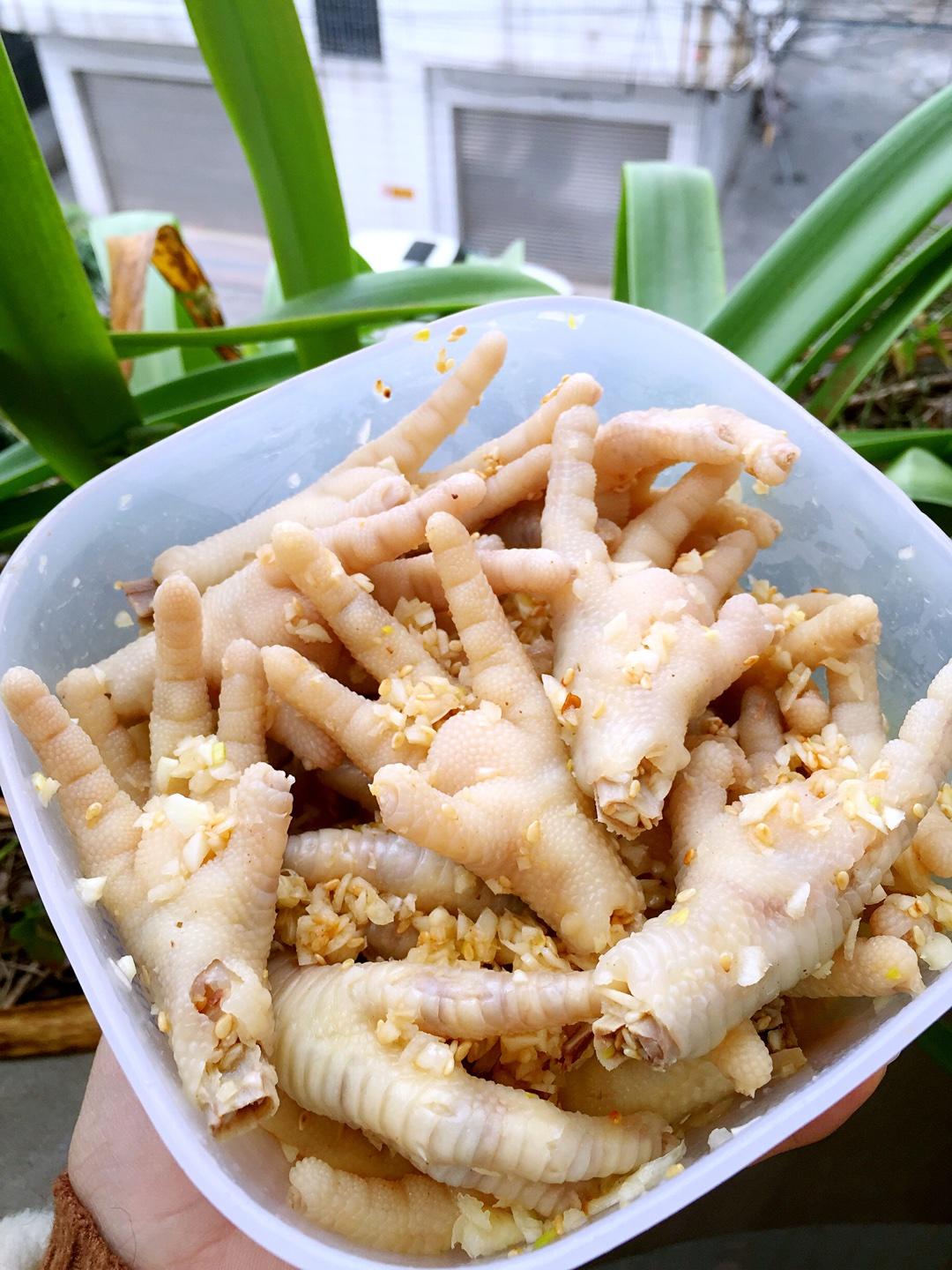 盐焗鸡爪的做法