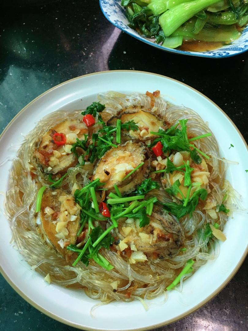 蒜蓉粉丝蒸鲍鱼