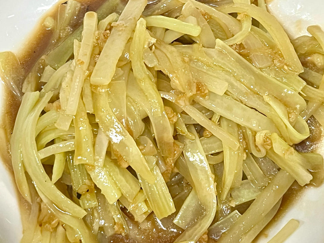 想告诉全世界，这菜太解腻！爽脆开胃的莴笋丝