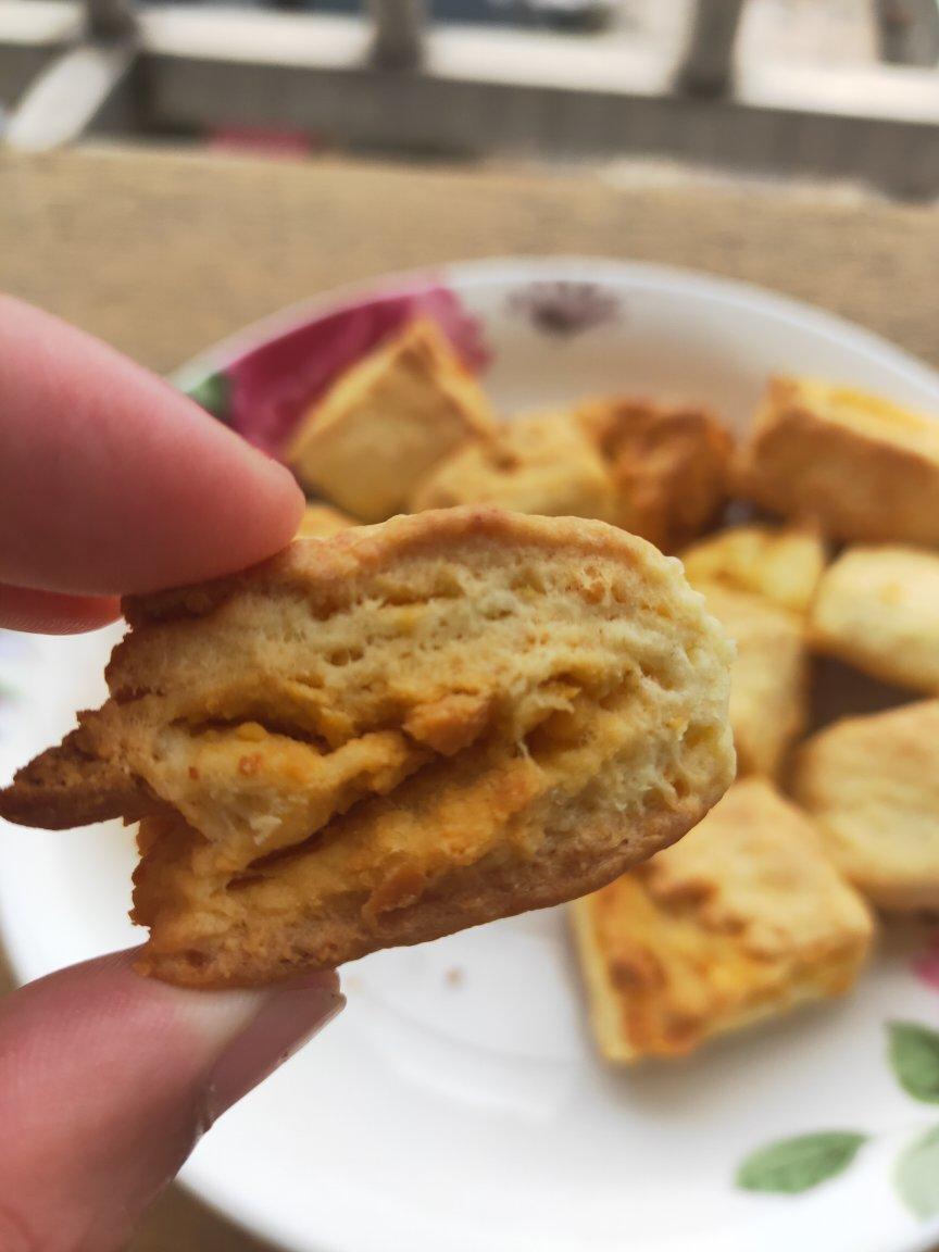 咸蛋黄肉松司康