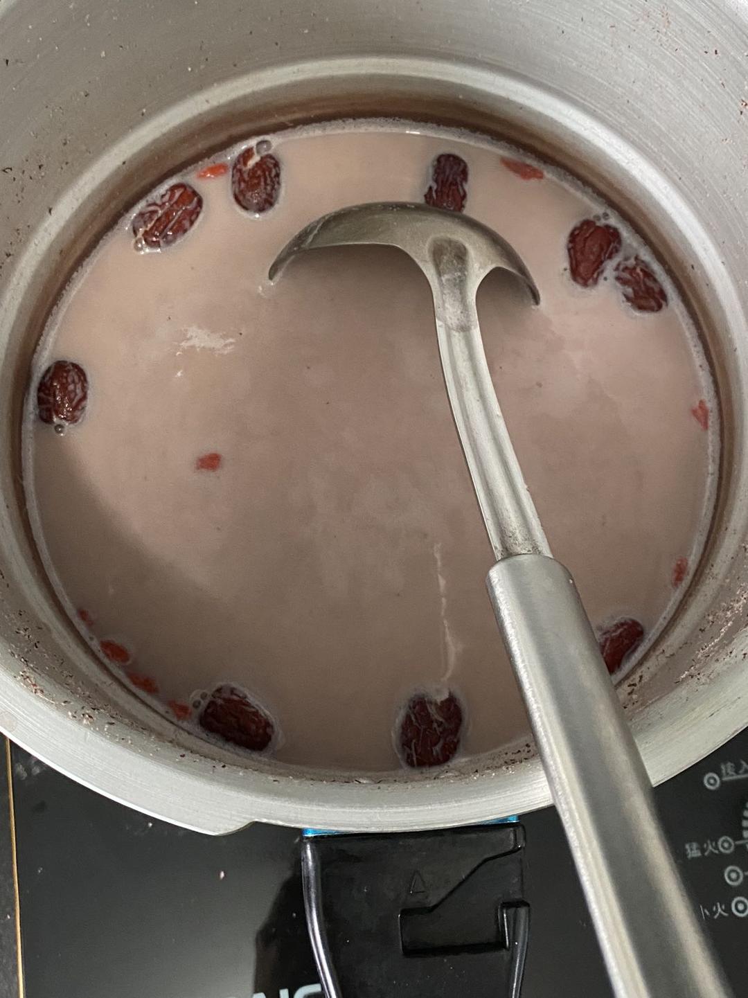 养颜补血的红豆牛奶羹