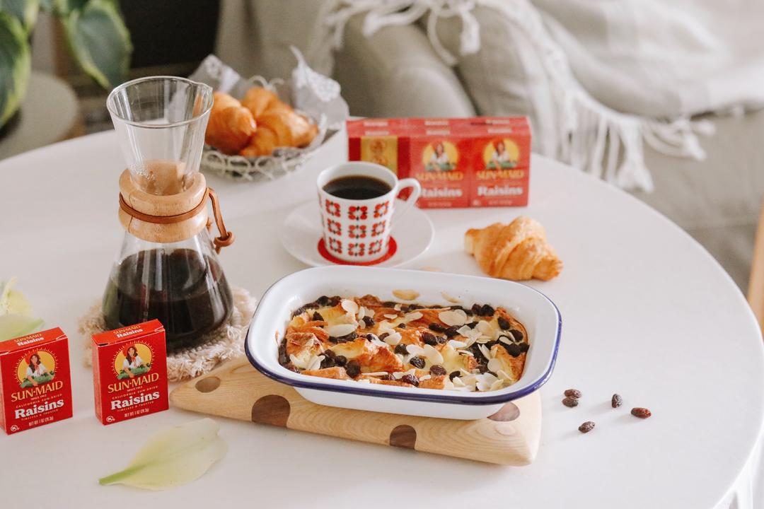 加州葡萄干烤可颂布丁的做法