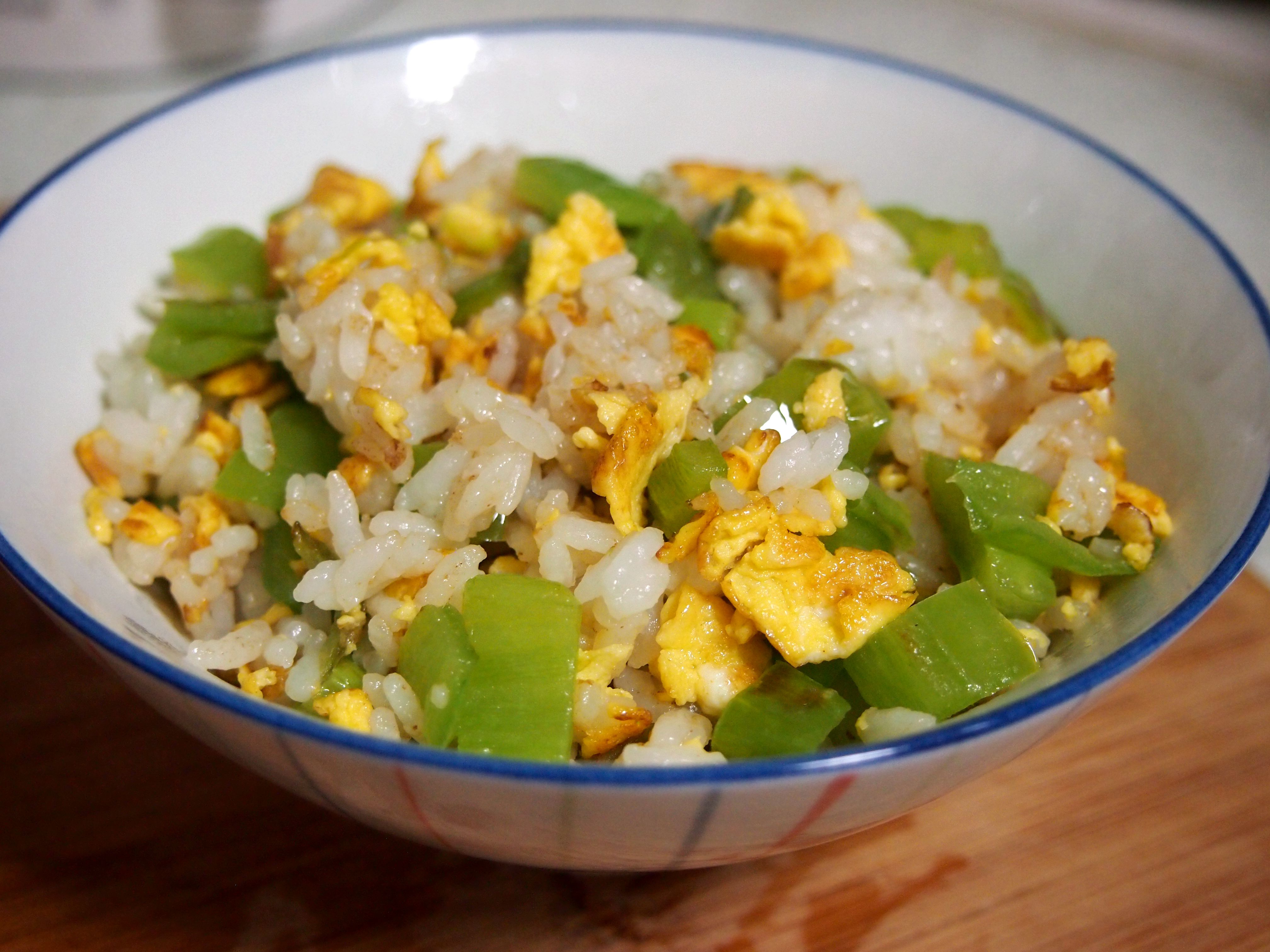 一只猫猫兔做的尖椒蛋炒饭