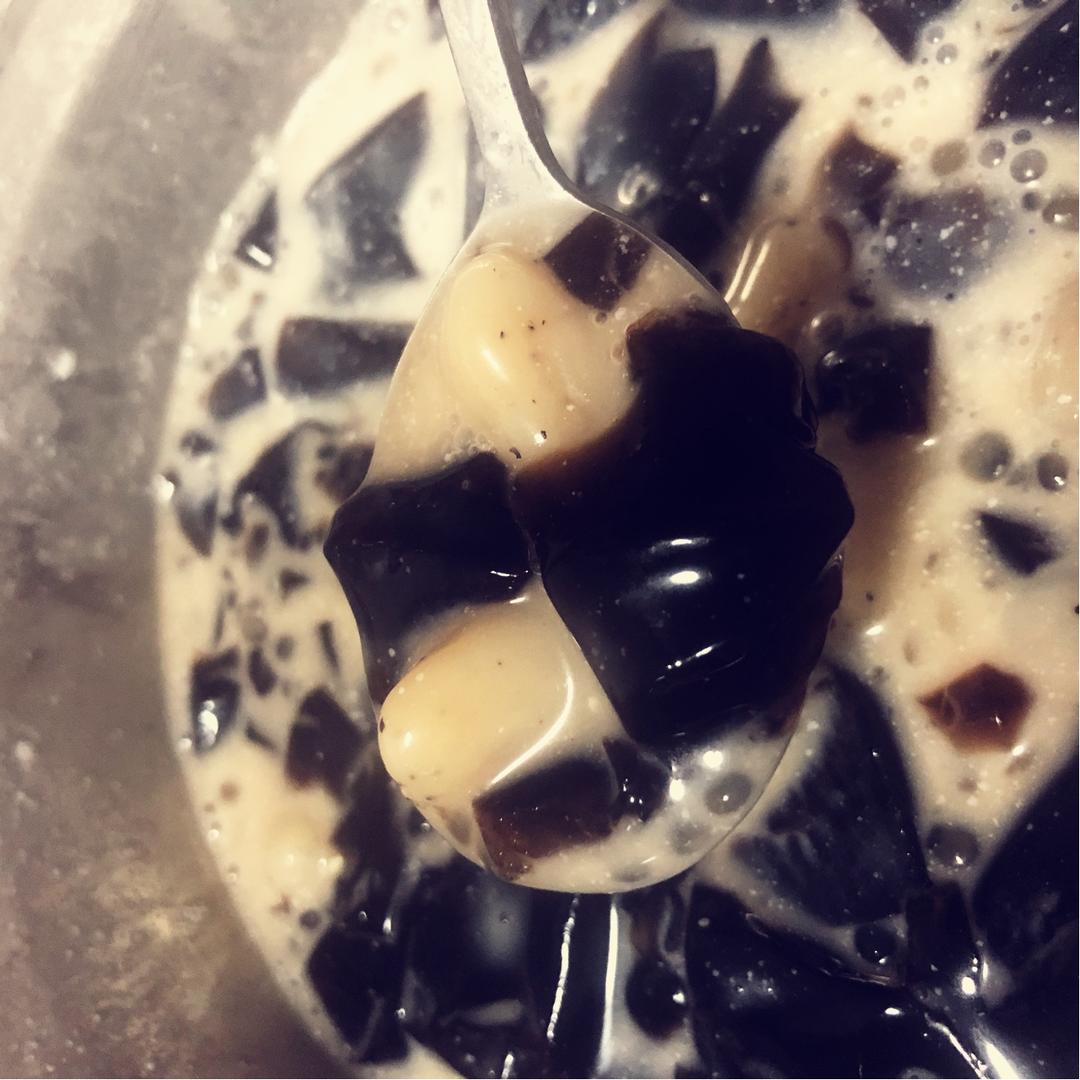 五彩龟苓膏