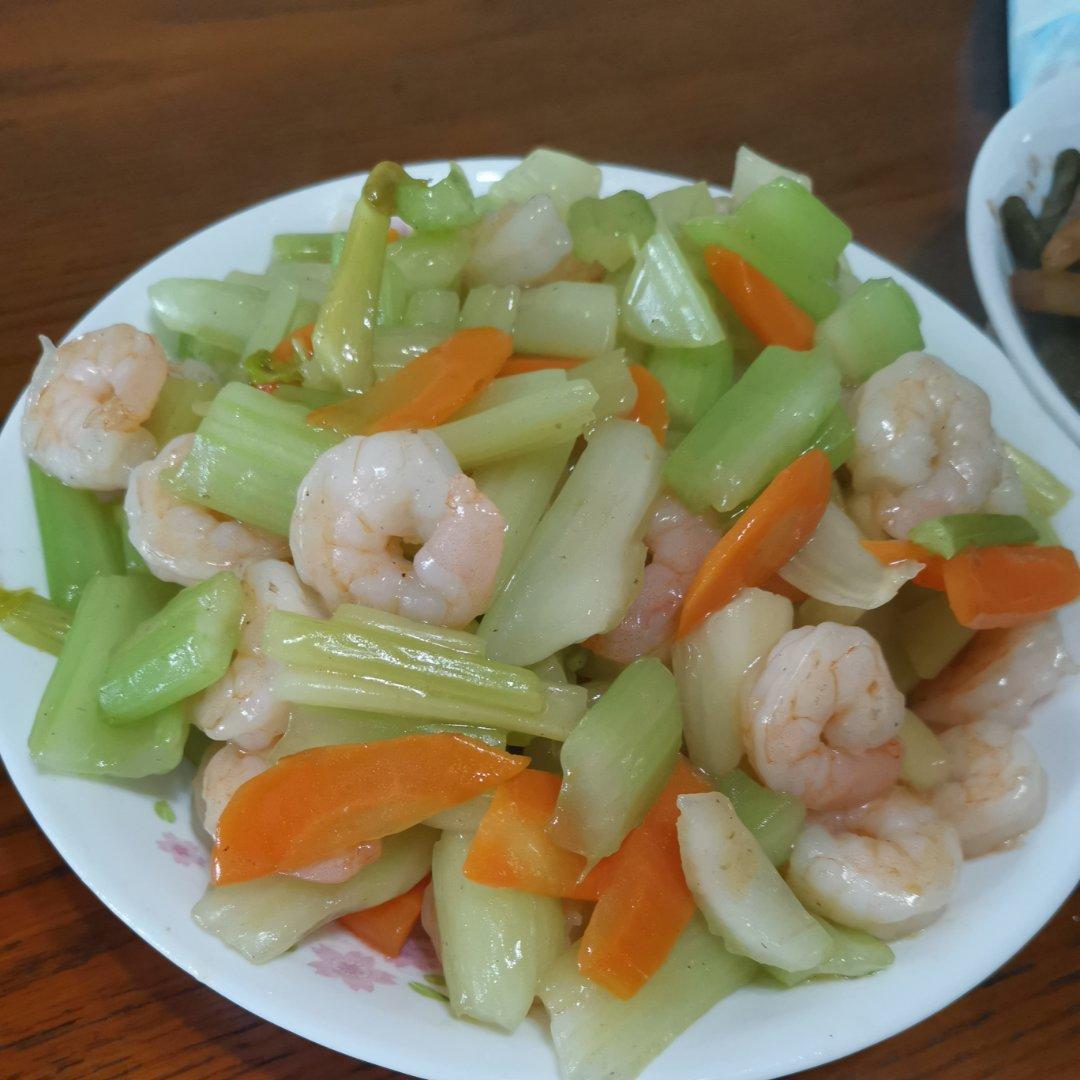 10分钟出锅的【西芹腰果炒虾仁】，清甜脆爽好吃不胖