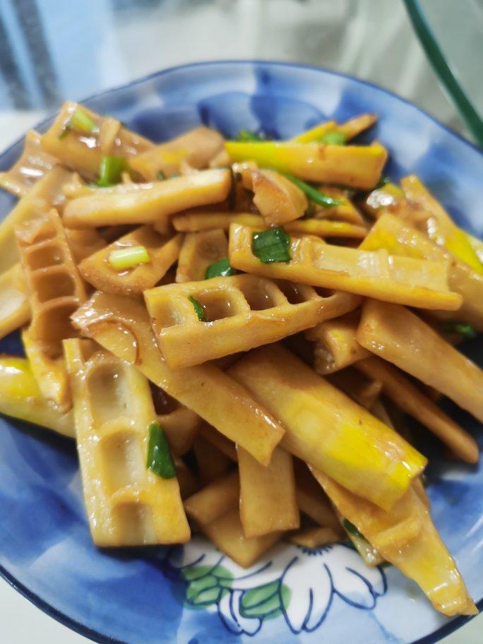 一个人能吃两盘的油焖笋