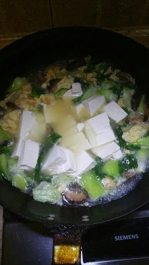 青菜香菇豆腐鸡蛋汤的做法 步骤9
