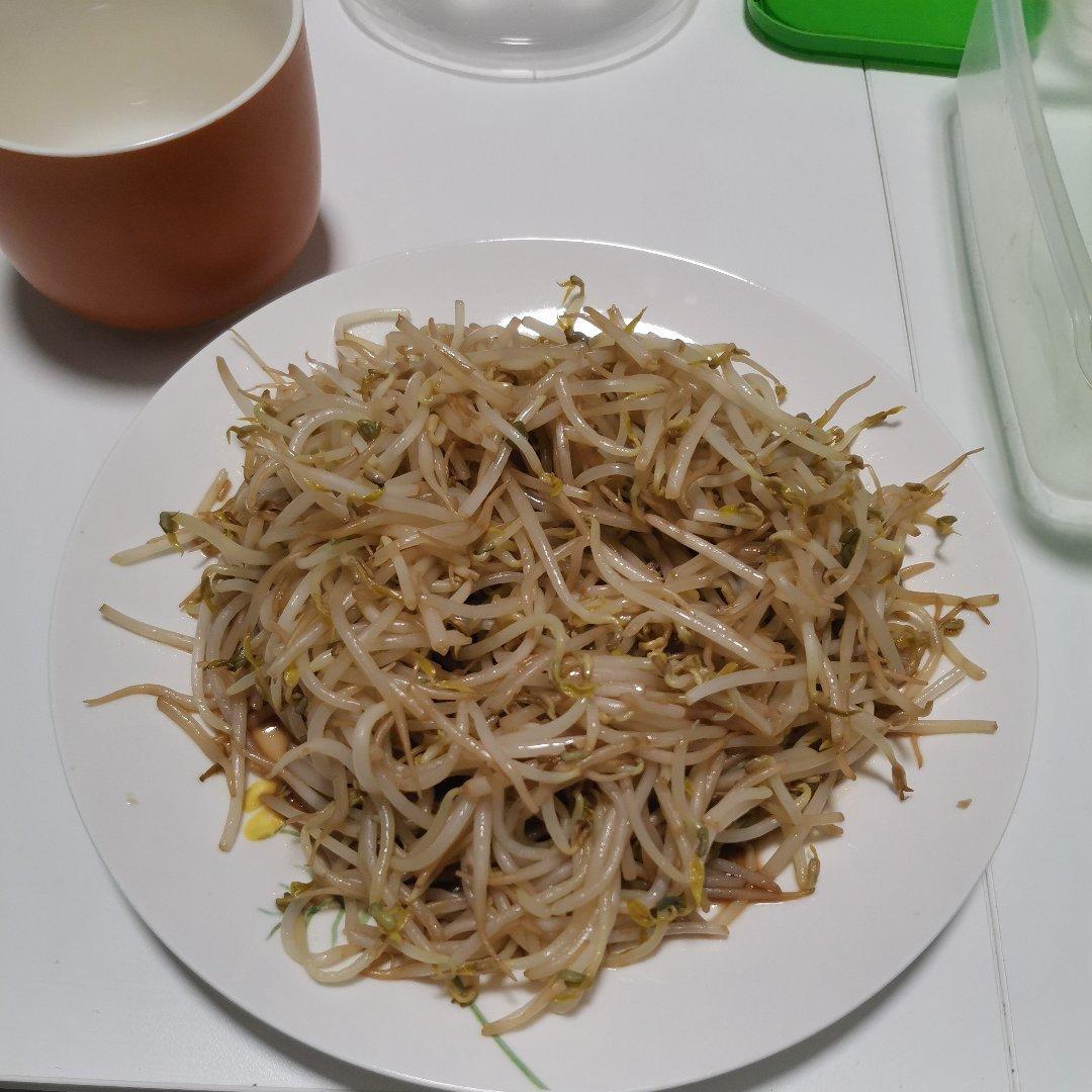 五分钟就能做好的爽口清炒豆芽