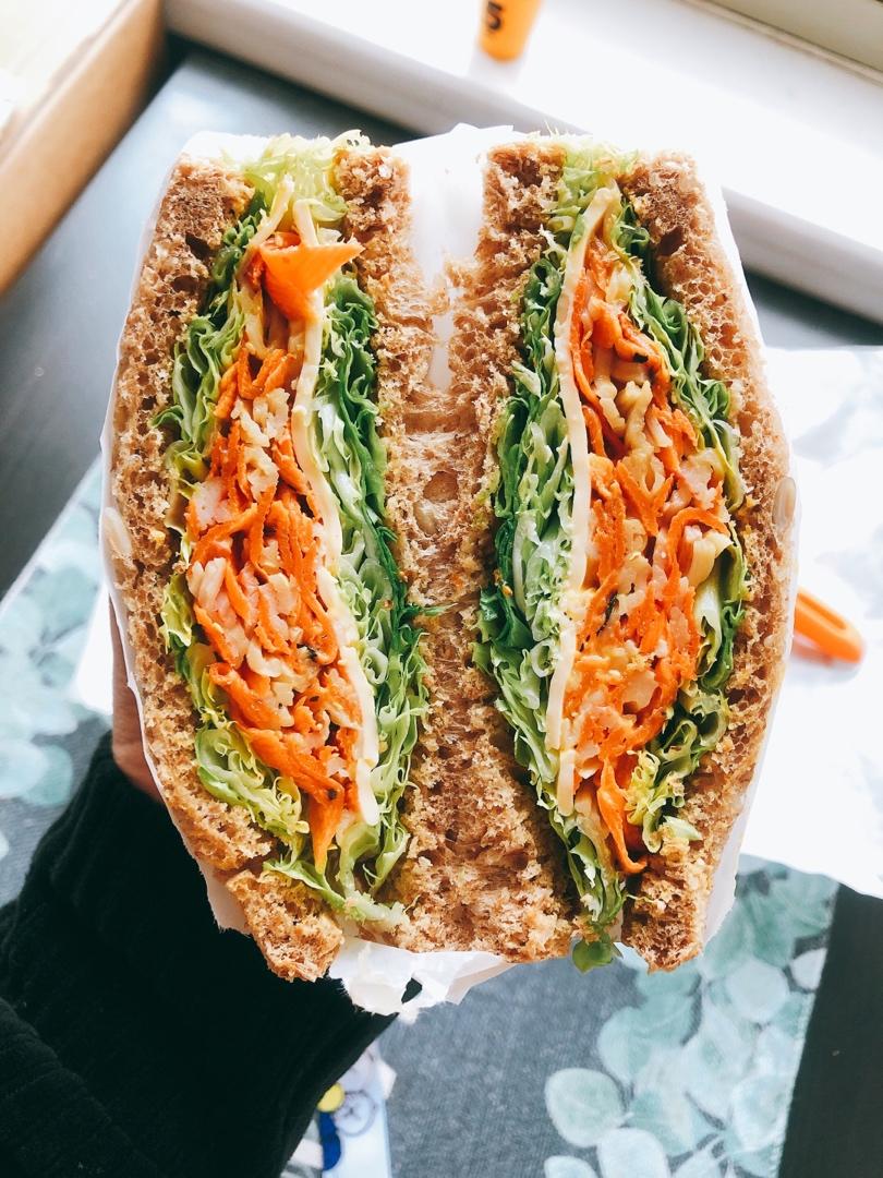 胡萝卜蟹柳丝温沙拉【健康小食】