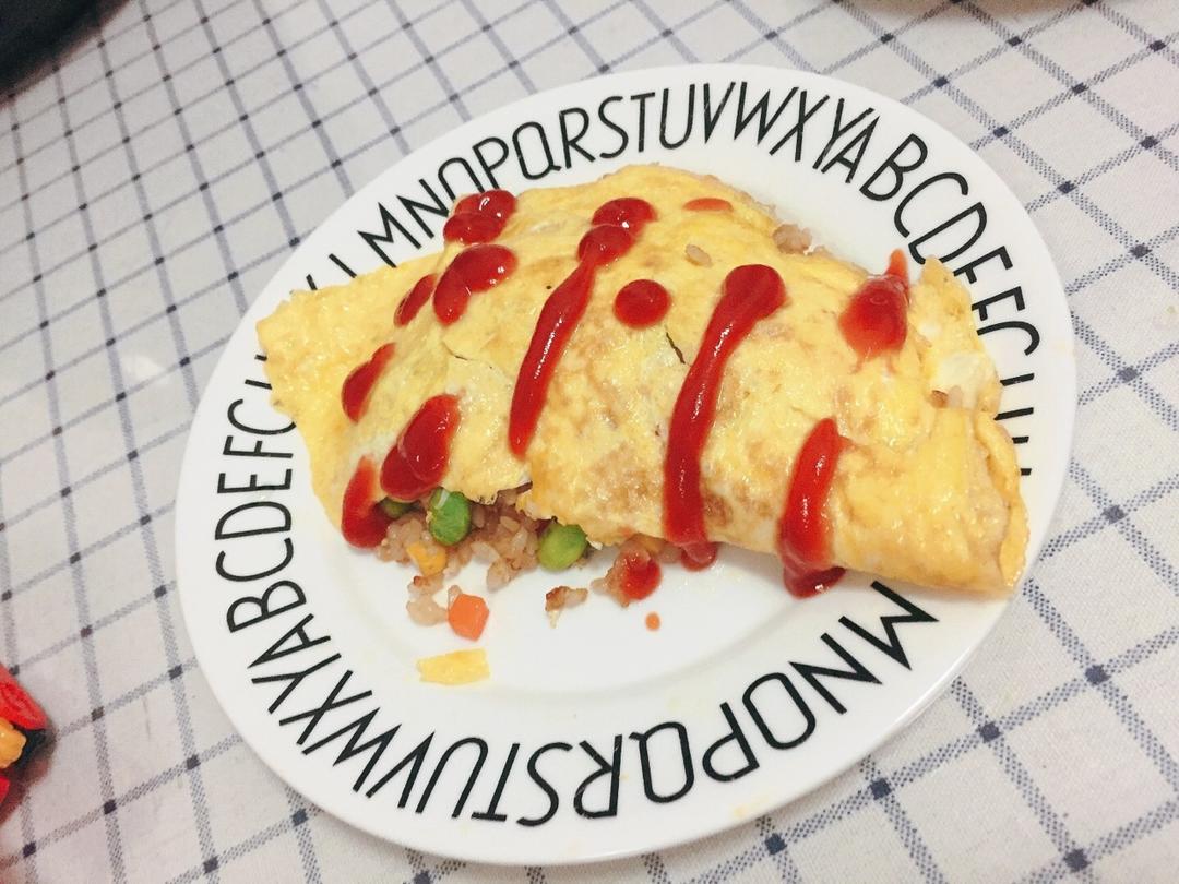 诱人番茄酱蛋包饭