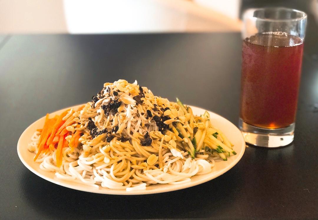 【椒麻鸡丝凉面】