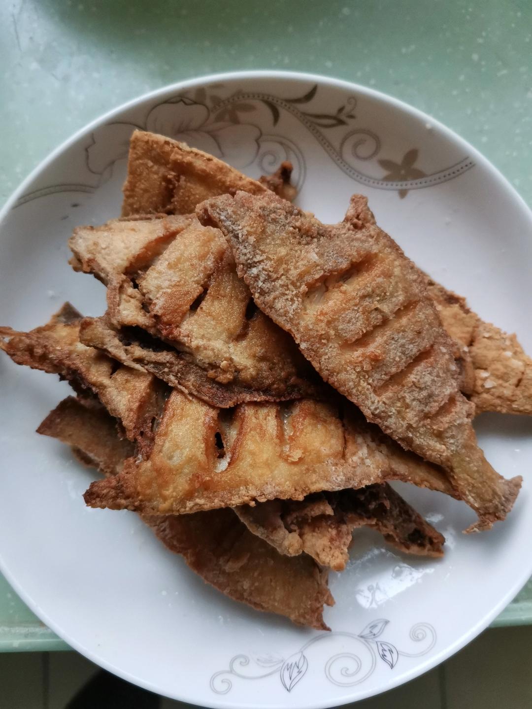 酥脆的炸鱼，简直太好吃了。