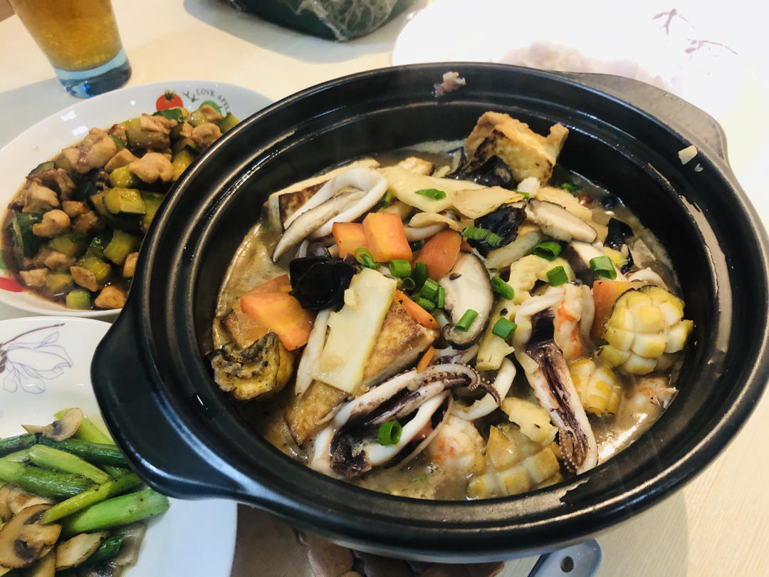 鲜得人心：八珍海鲜豆腐煲