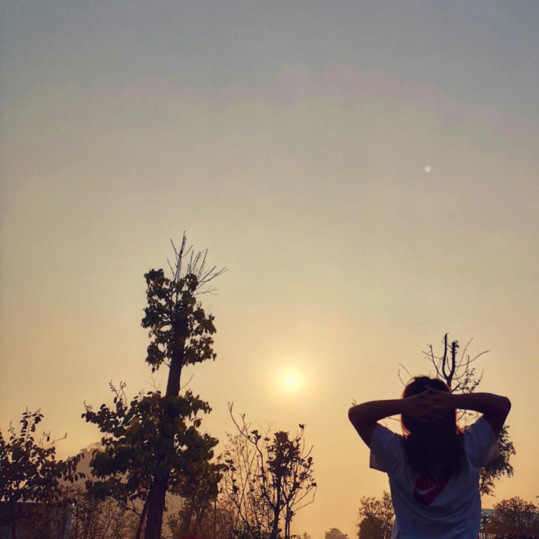 我也会一直握紧你的手不放