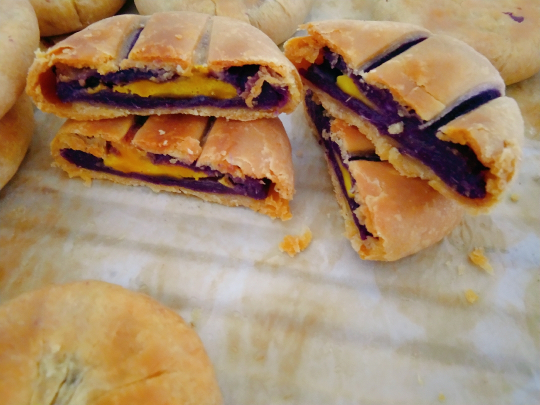 蛋挞皮紫薯蛋黄酥饼的做法