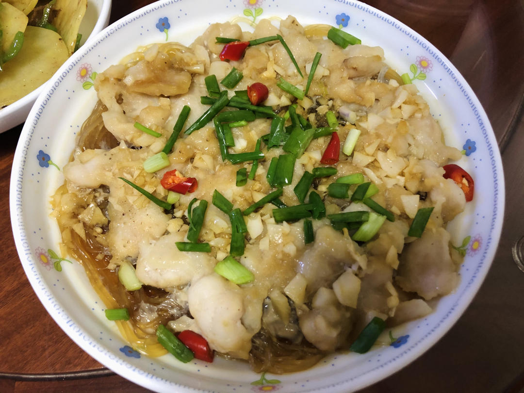 港华美食教程——清蒸粉丝巴沙鱼