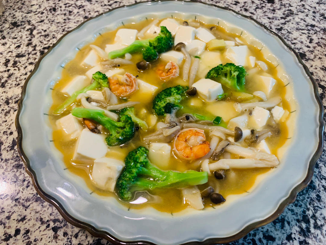 豆腐鲜虾菇菌汤