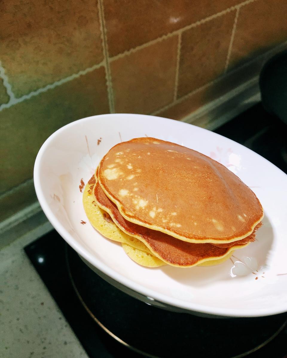 【减脂早餐】无油香蕉松饼（超简单）