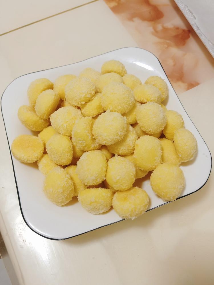 蛋黄椰蓉球（专为不爱吃蛋黄的小朋友制作）的做法