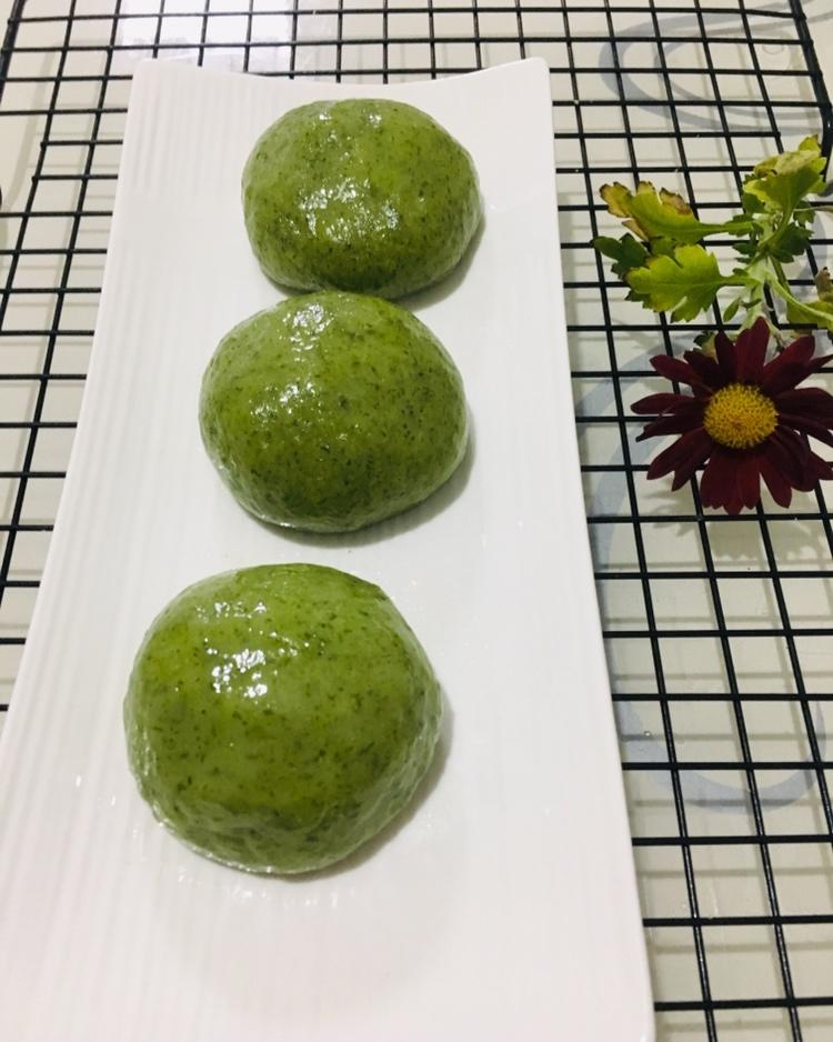 艾草松仁豆沙青团