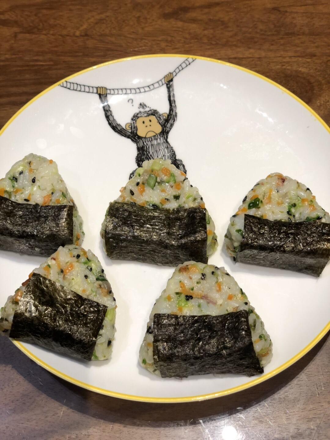 三角寿司饭团的做法