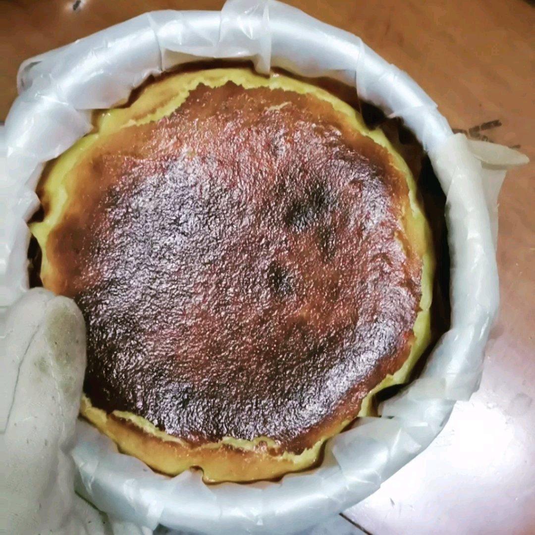 快手的网红basque cheesecake巴斯克焦芝士蛋糕
