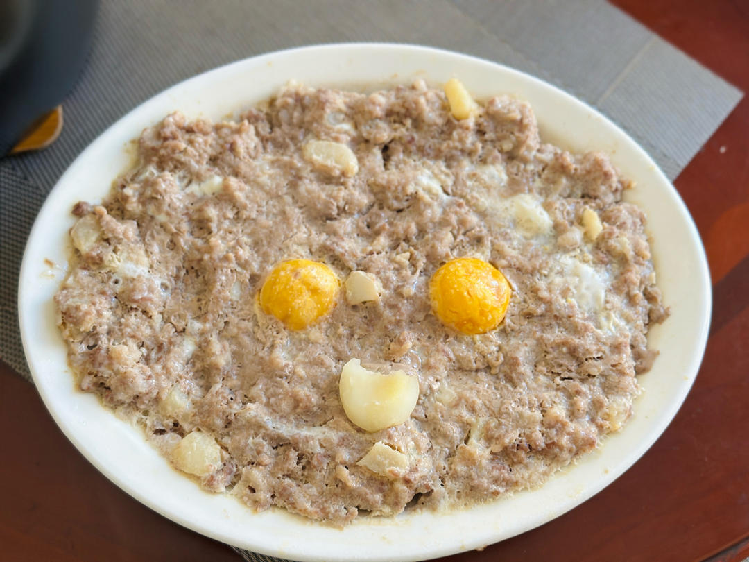 咸鸭蛋马蹄蒸肉饼😃😃