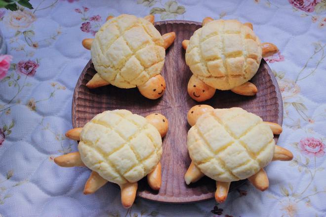 超级可爱的小乌龟菠萝包的做法