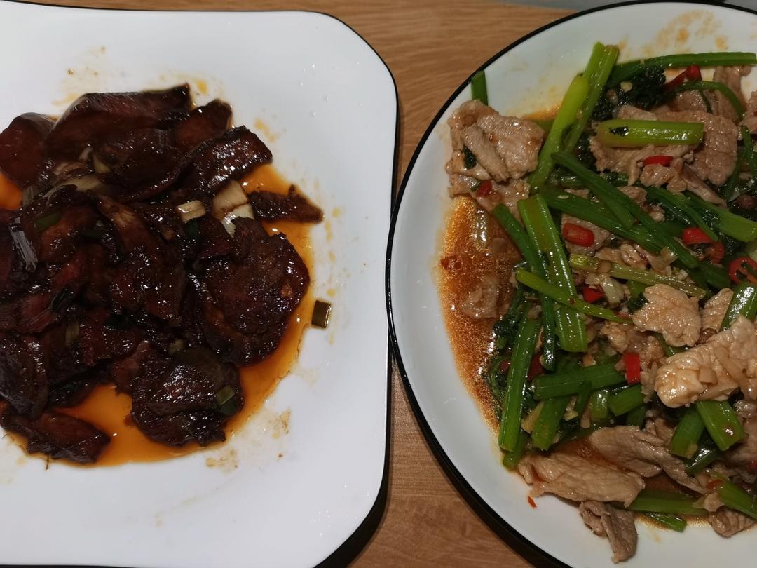 很下饭芹菜炒肉丝