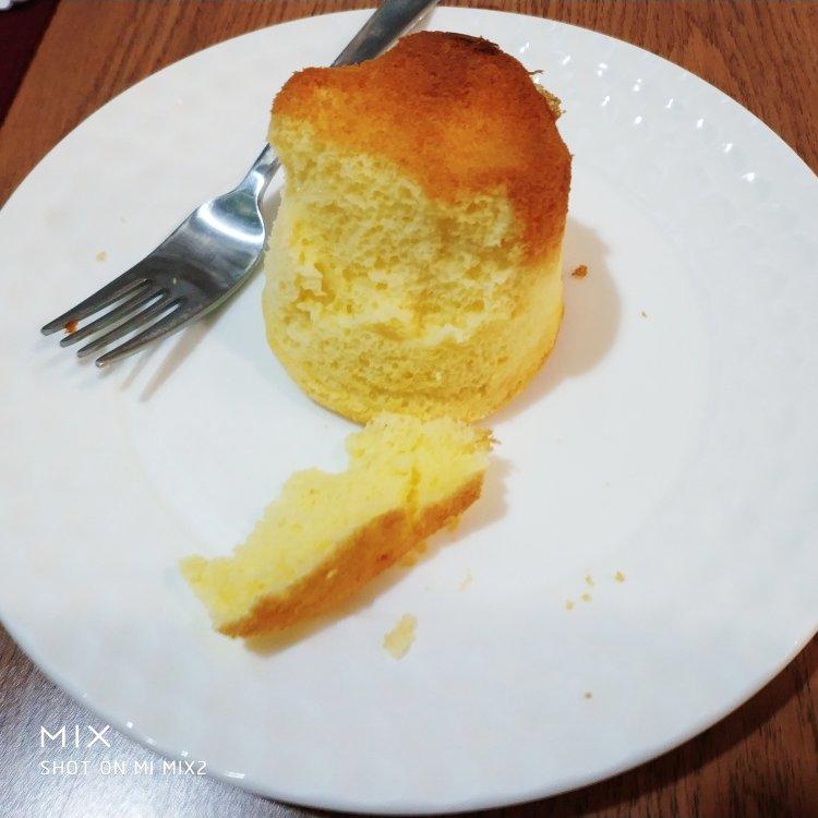 消耗淡奶油之作——淡奶油小蛋糕