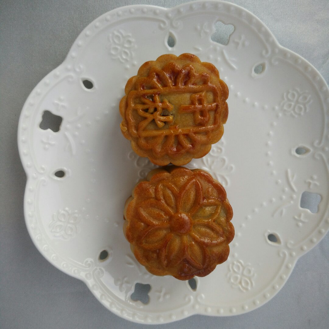 广式月饼—蛋黄芝麻月饼