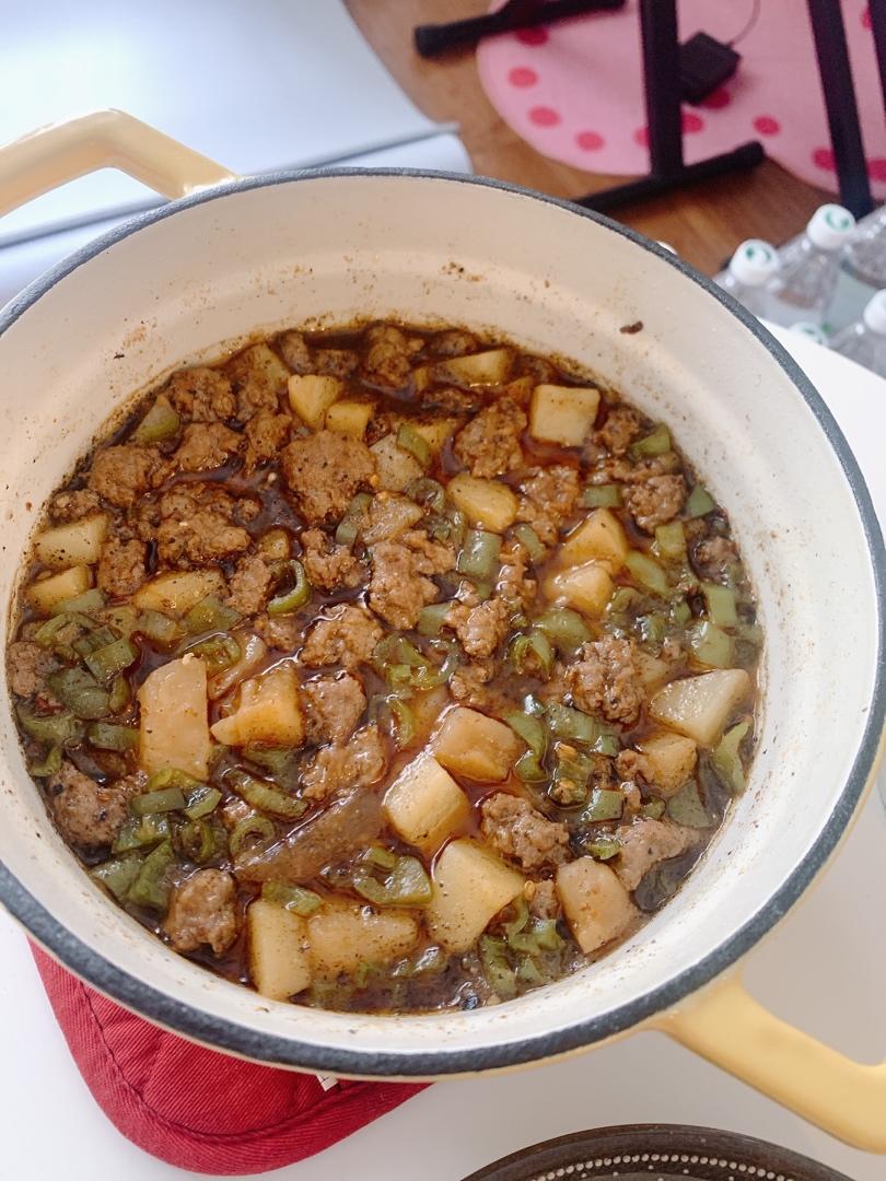 【多汁麻辣牛肉末烧土豆】-15分钟搞定的下饭菜