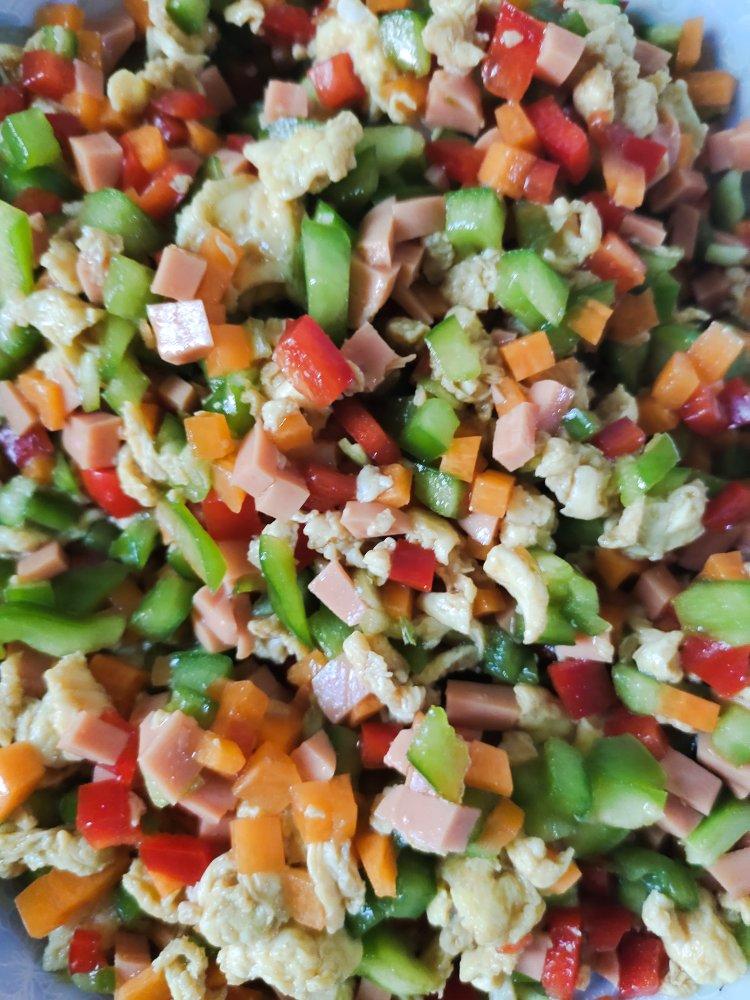 一口一个青椒火腿鸡蛋蒸包