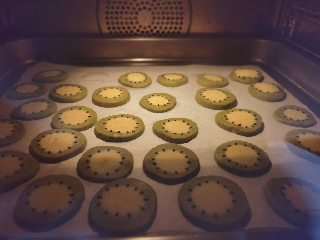 无敌可爱的猕猴桃造型饼干，好玩哦～