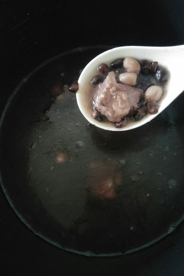 黑豆排骨汤