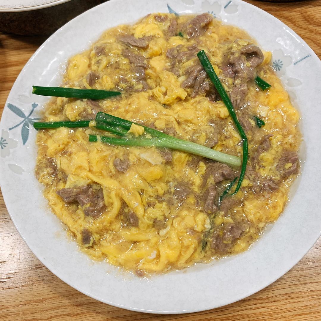 滑蛋牛肉（碟头）盖浇饭（丼）