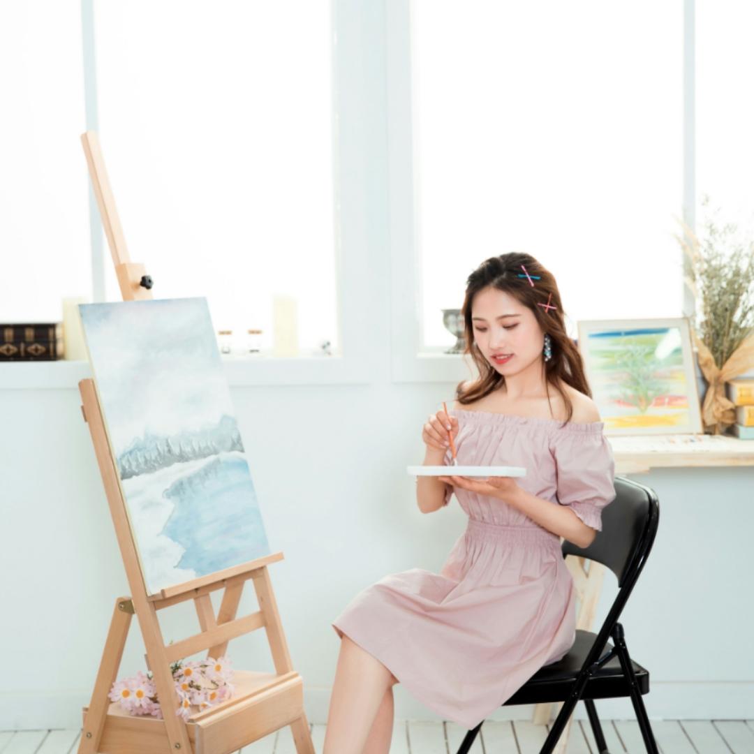 爱美食的小龙女