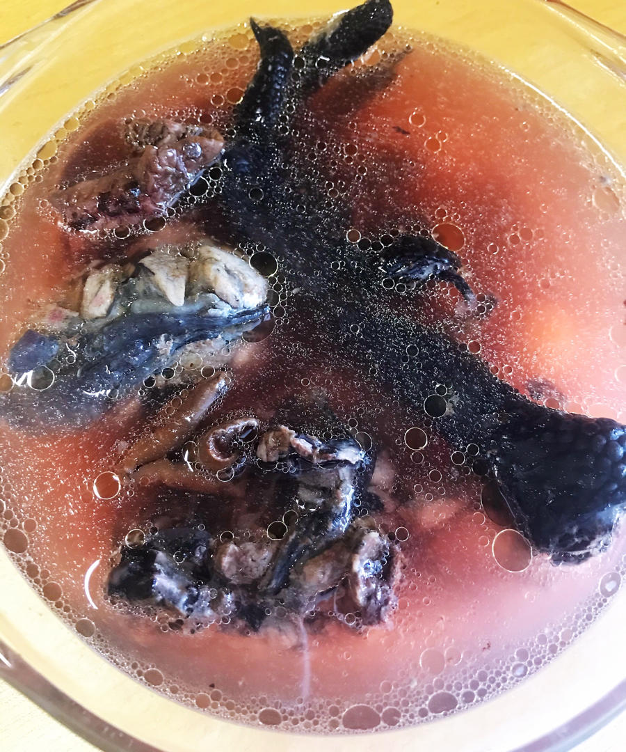 枸杞红枣乌鸡汤