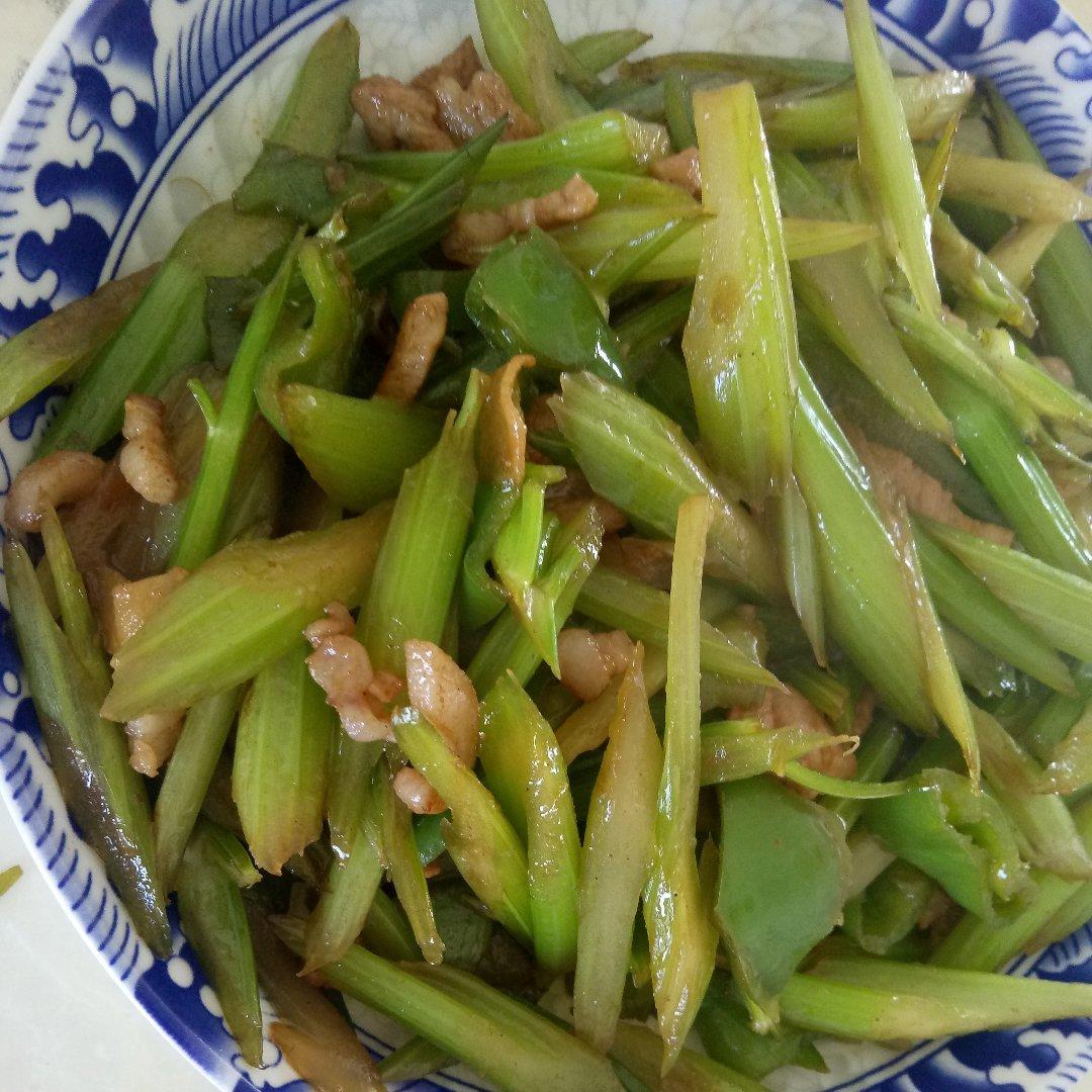 芹菜炒肉