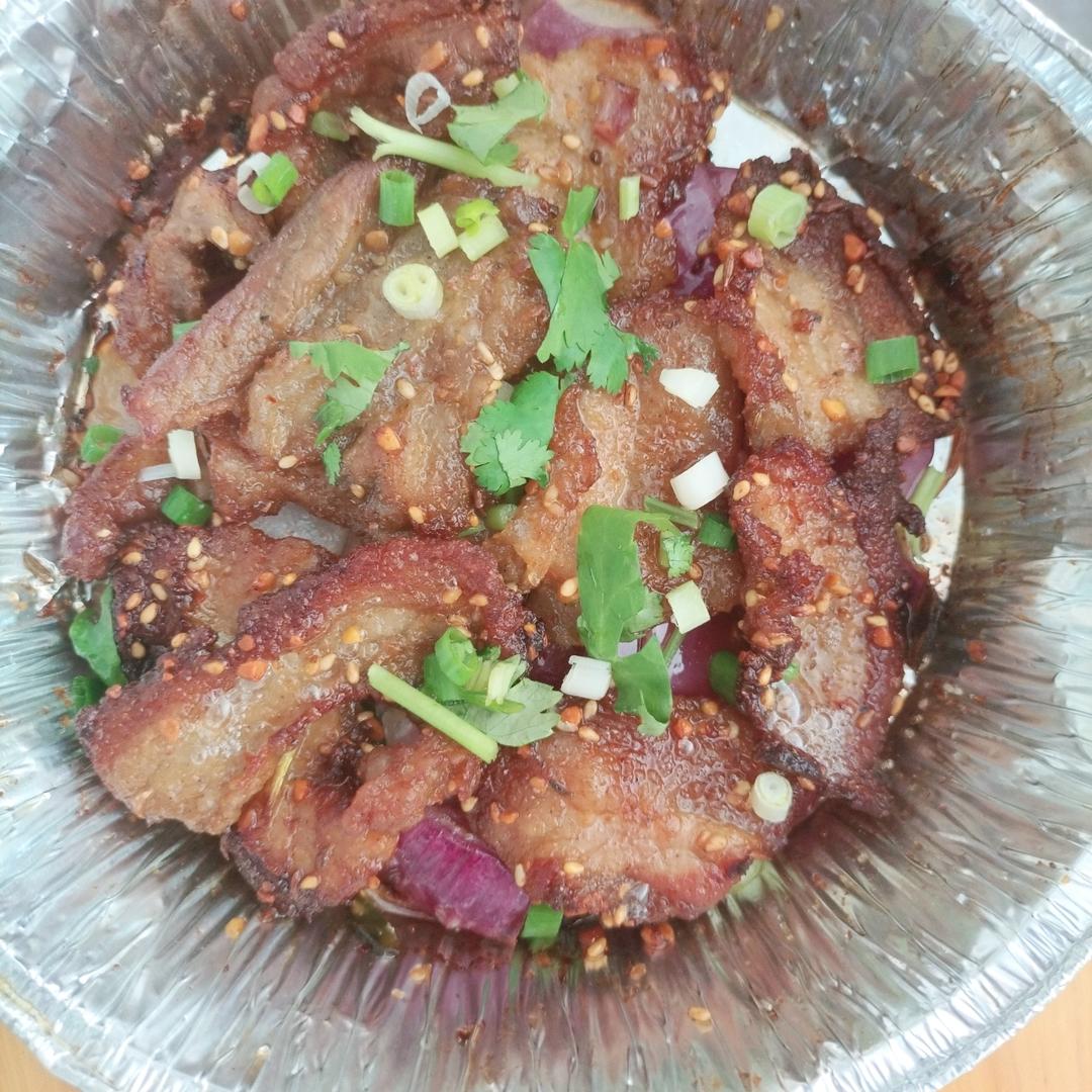 烤五花肉🥩这个夏天除了西瓜🍉当然还有烧烤🥓拥有烤箱的快乐🍺