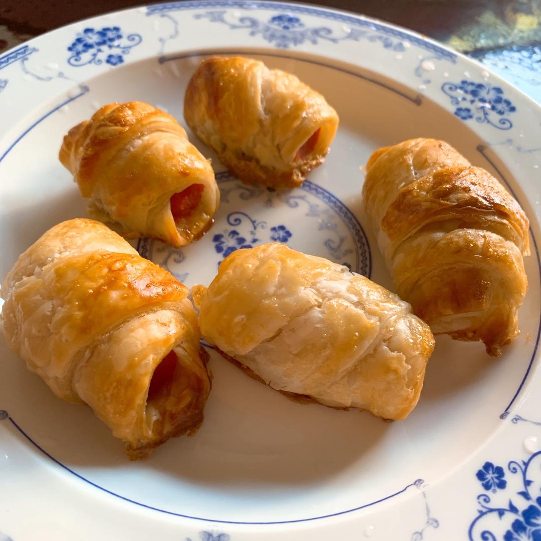 香肠酥皮卷：手抓饼皮还能这样吃，不用和面快速搞定早餐