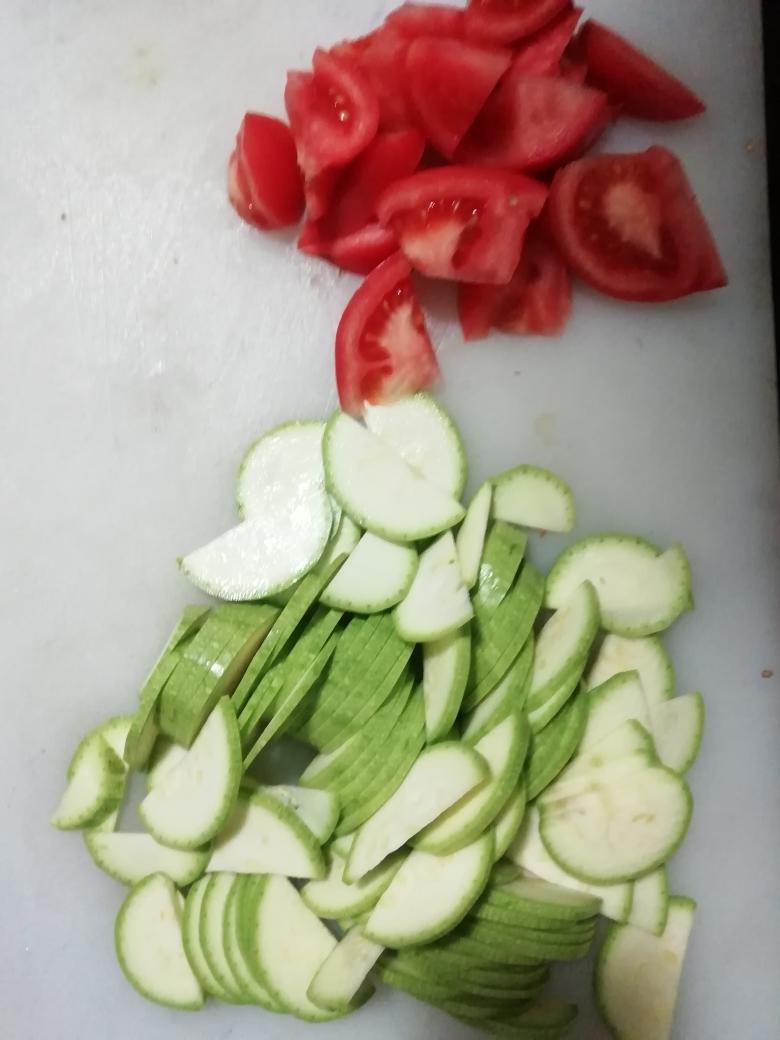 西红柿炒生瓜的做法