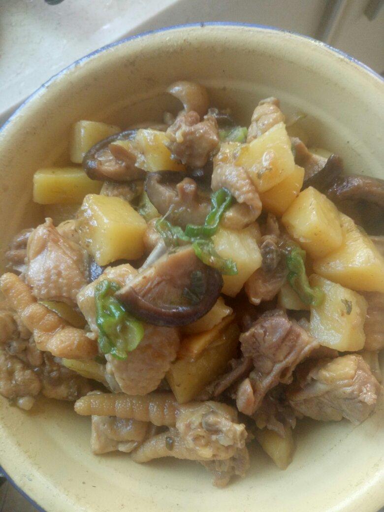 土豆炖鸡块
