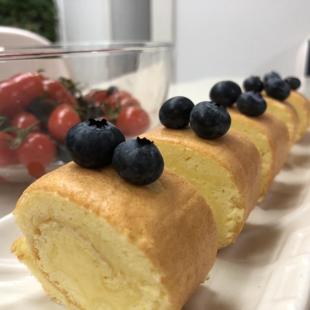 新手做不开裂蛋糕卷，内配卡仕达酱，味道棒棒的