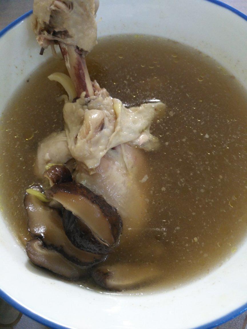香菇炖鸡腿