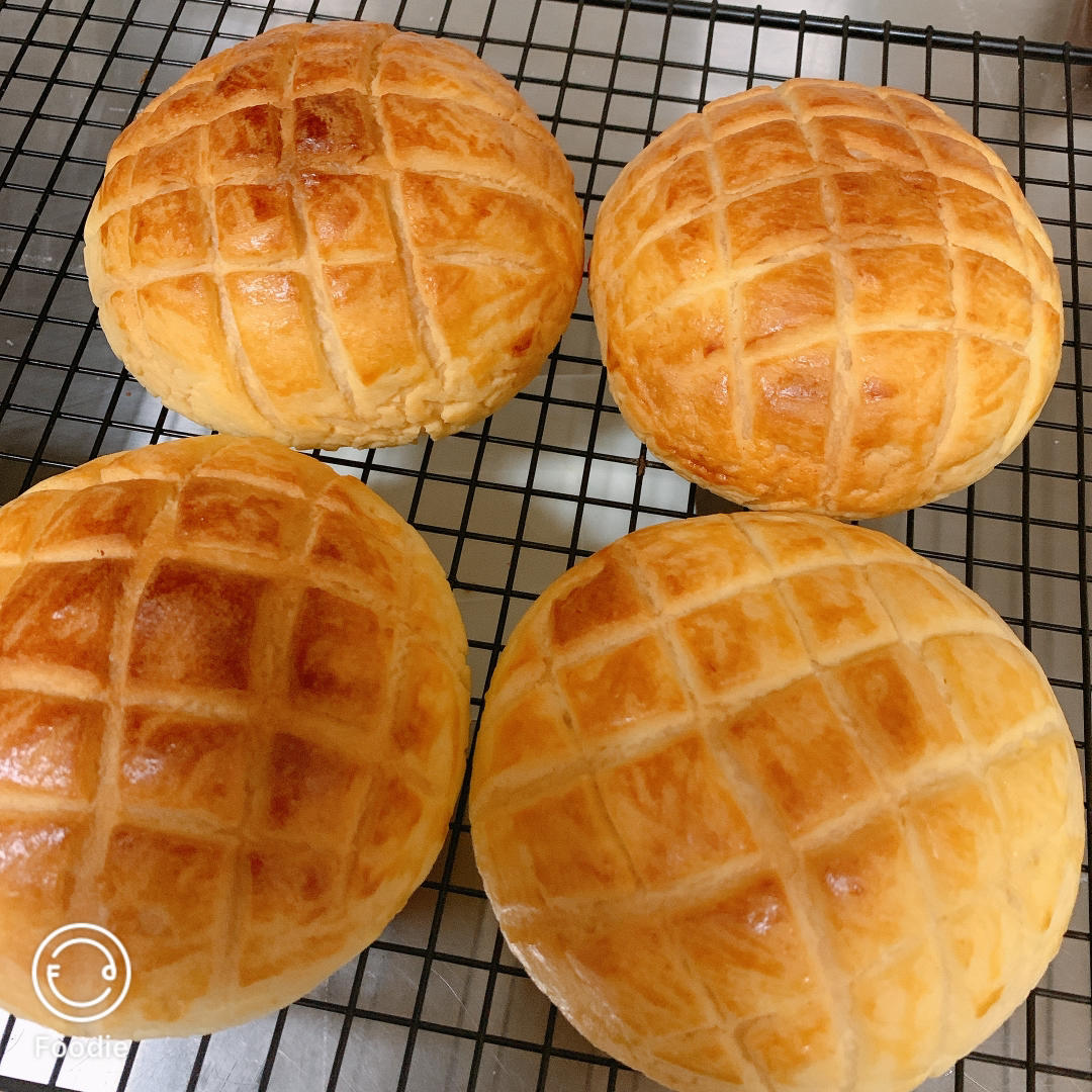 好吃到炸裂的港式菠萝包（附带制作酥皮的小视频）