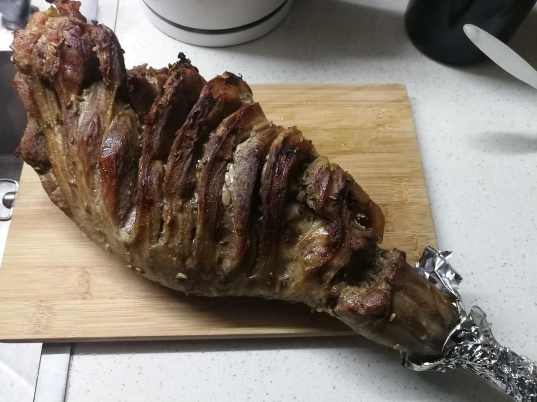 孜然蒜香烤羊腿