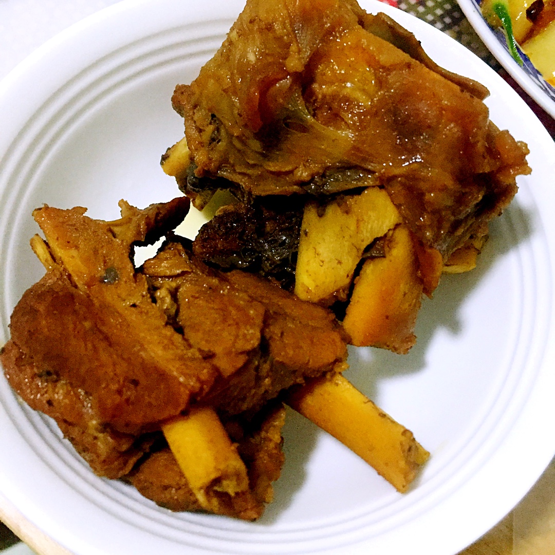 小丸子酱酱酱做的红烧大棒骨