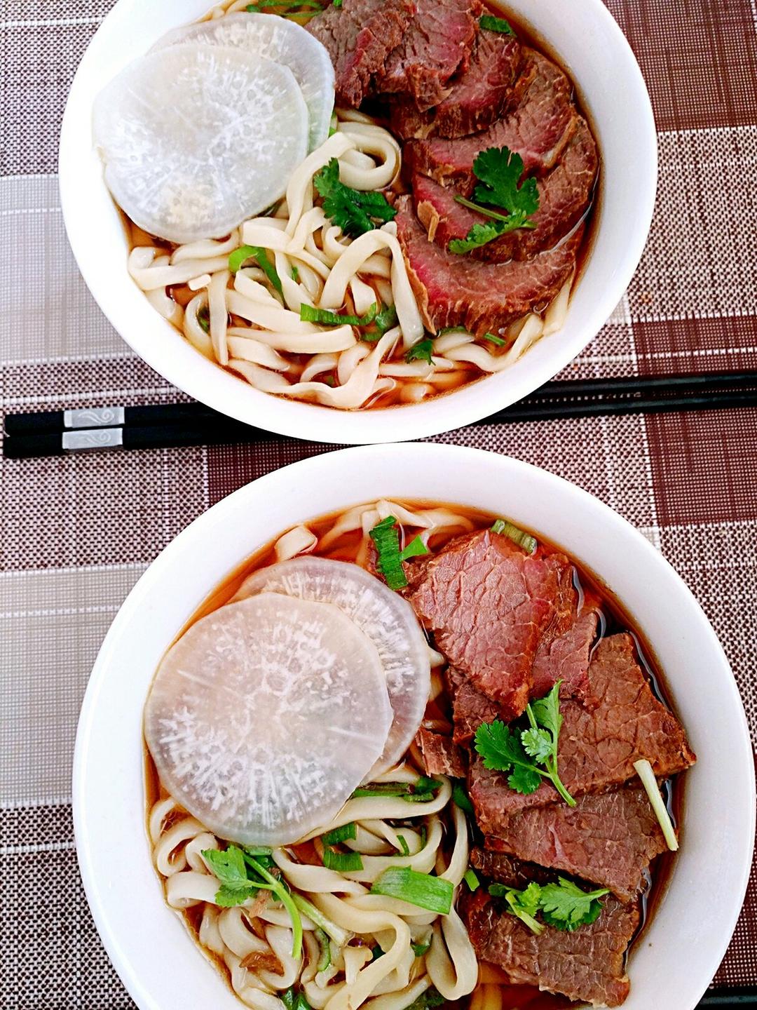 牛肉刀削面