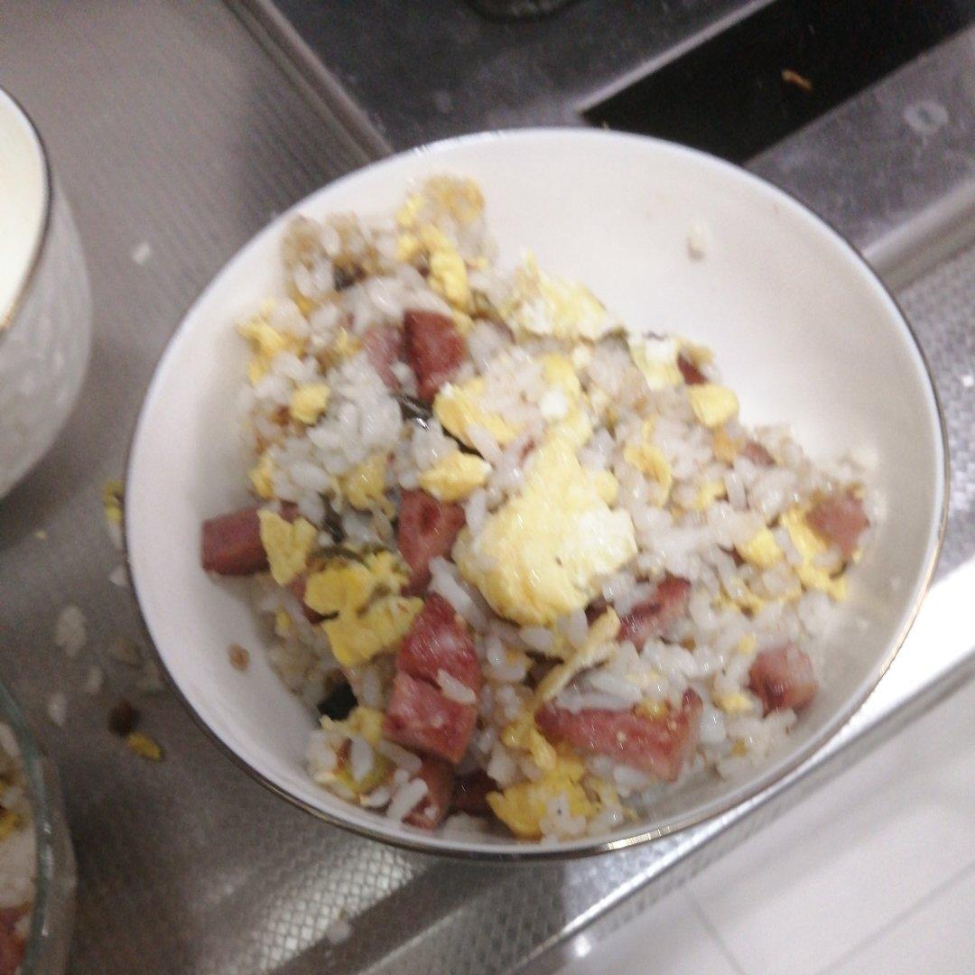 蛋炒饭（简单却好吃到爆哭）